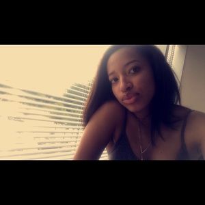 Meet your Posher, Demi